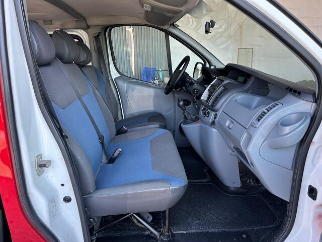 RENAULT TRAFIC 9 SEATS 2.0 DCI SPANISH LHD IN SPAIN 137000 MILES SUPERB 2013